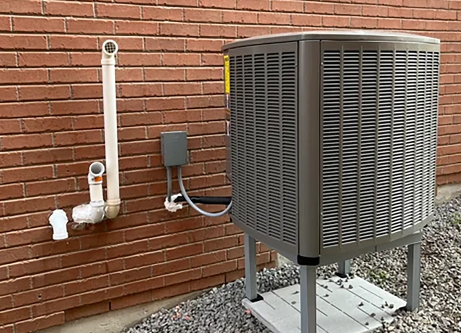 Hybrid dual-fuel heating system combining heat pump and gas furnace in Calgary